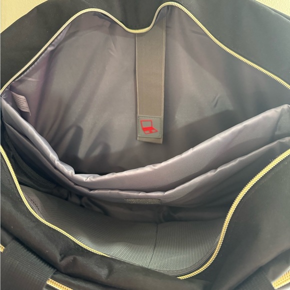 Chic Black Quilted Laptop Bag with Gold Accents NEW - Picture 3 of 6